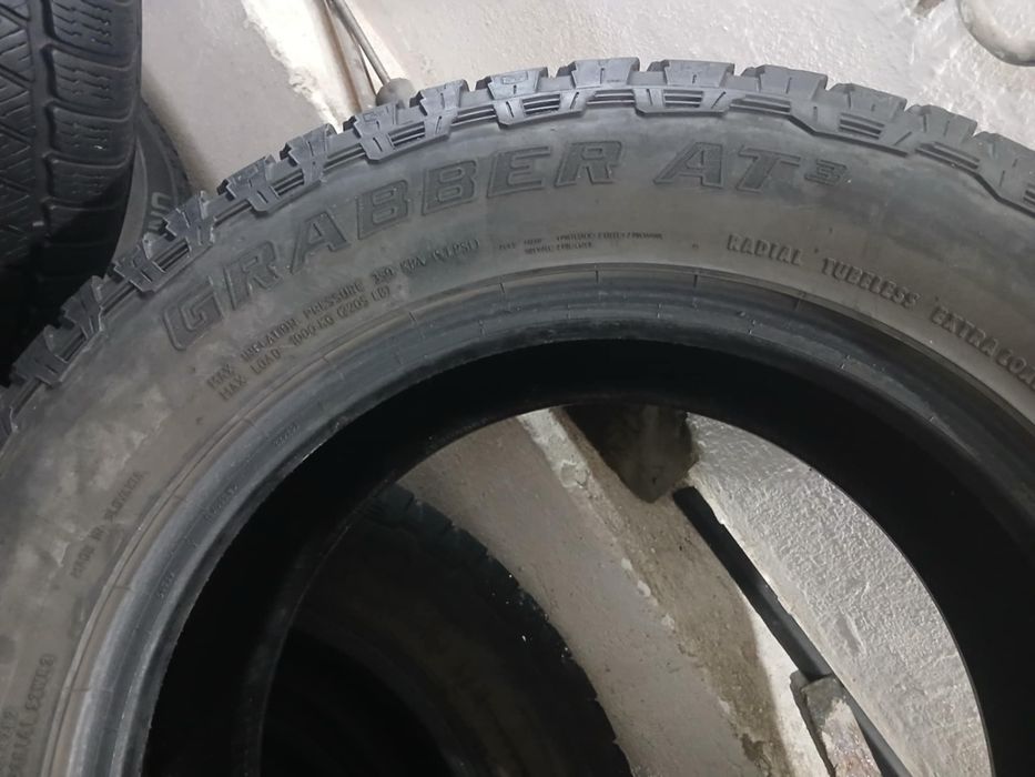 Шини 235/65R17 б/у