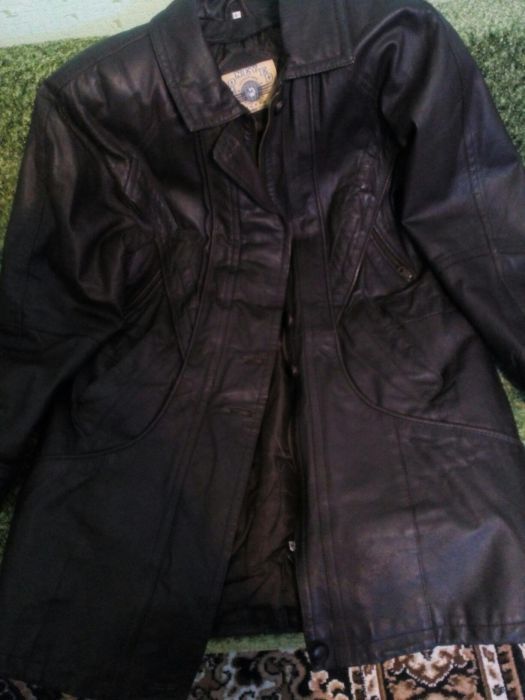 кожана куртка жіноча