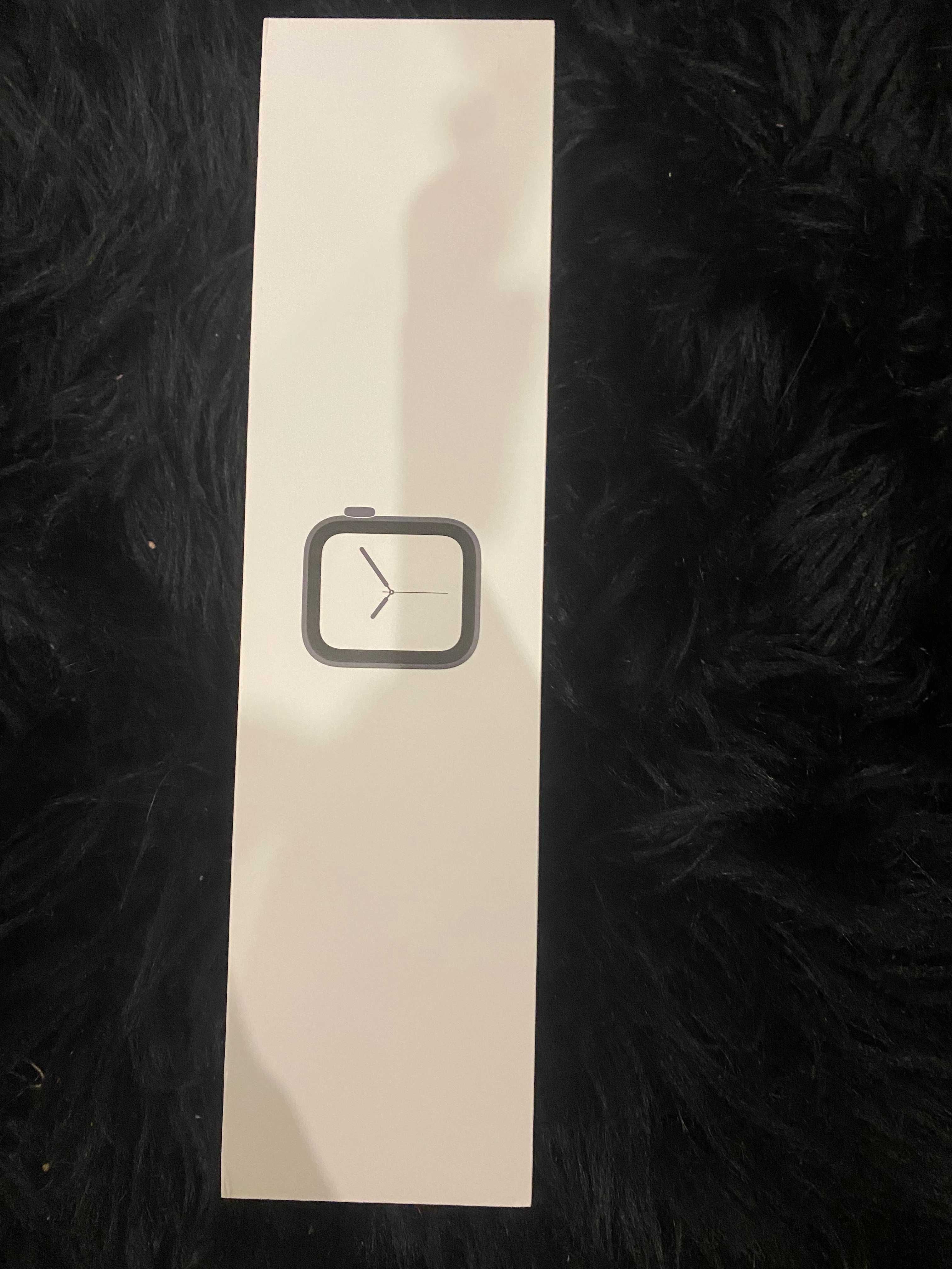 Apple Watch series 4 40mm Space Gray Aluminum Black sport Band (GPS)