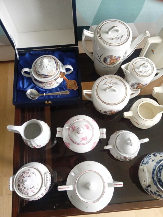 Açucareiros, leiteiras e bules