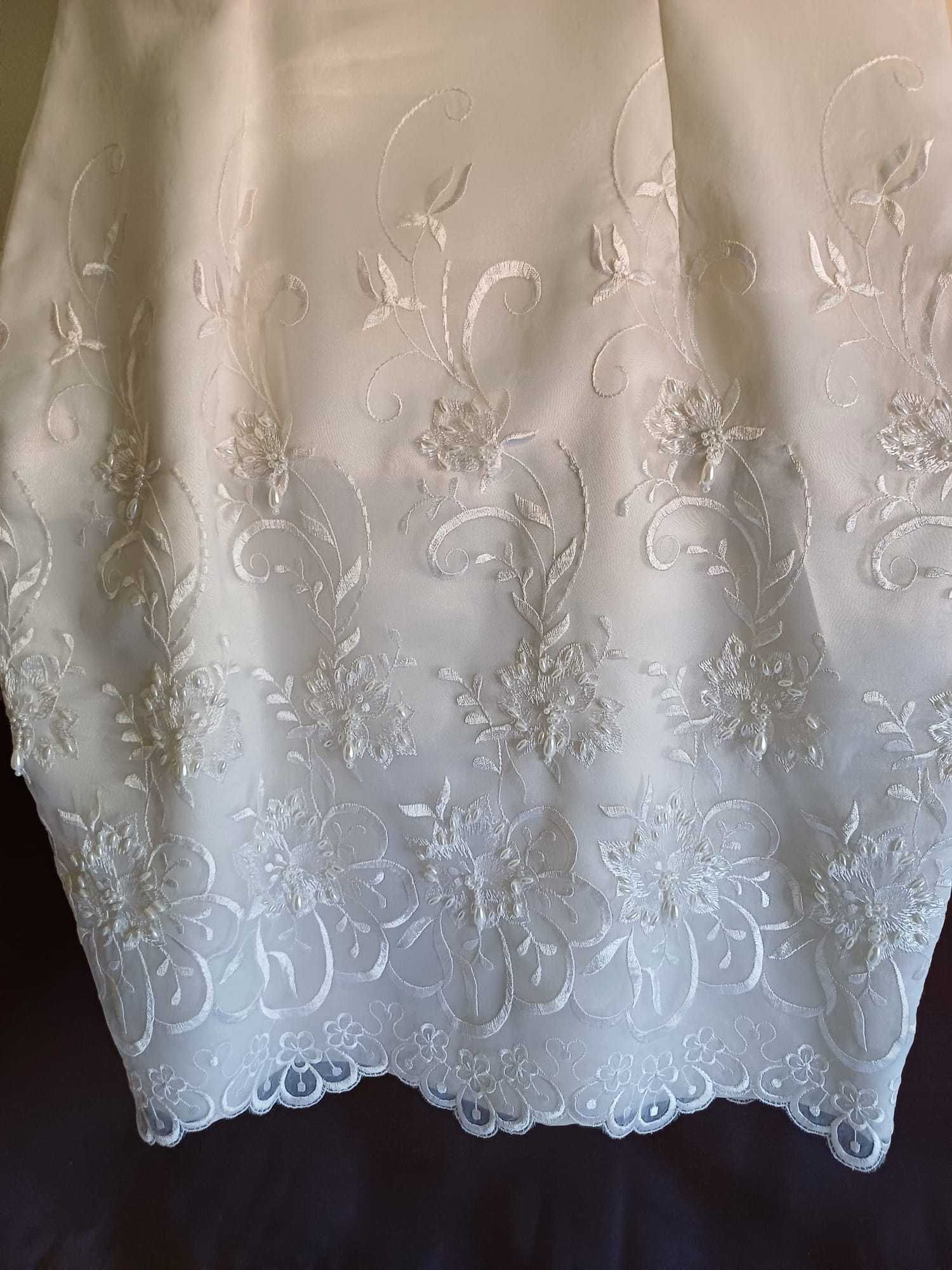 Vestido de noiva curto, com ou sem jaqueta