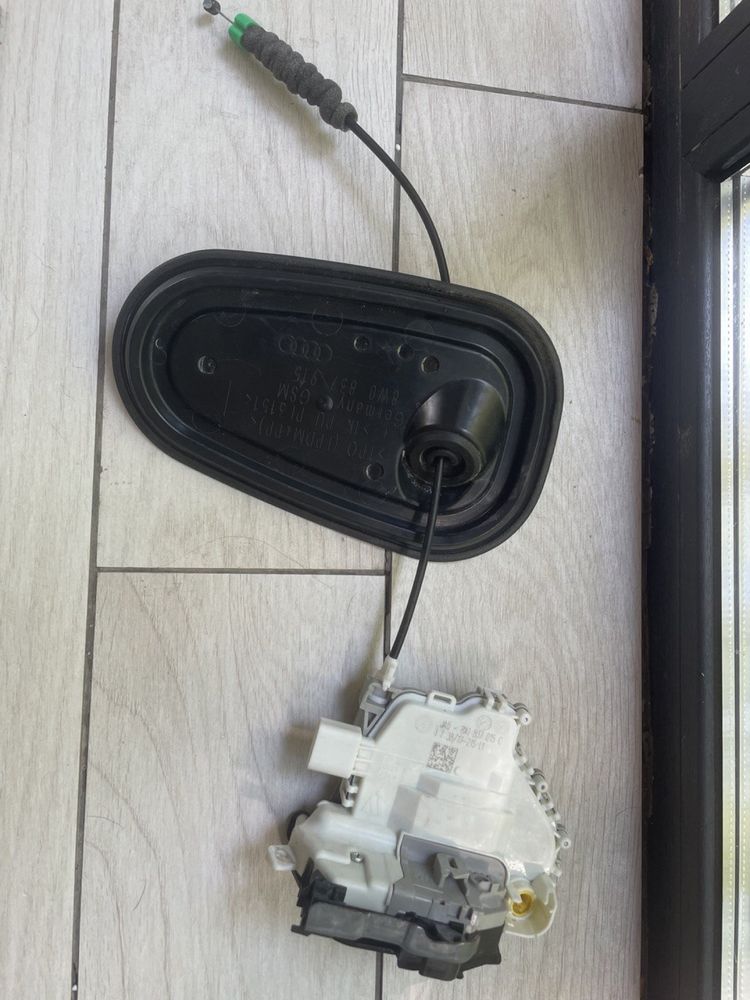 Замок передней двери Audi A3 8V A4 B9 A5 8W  Q5 80A