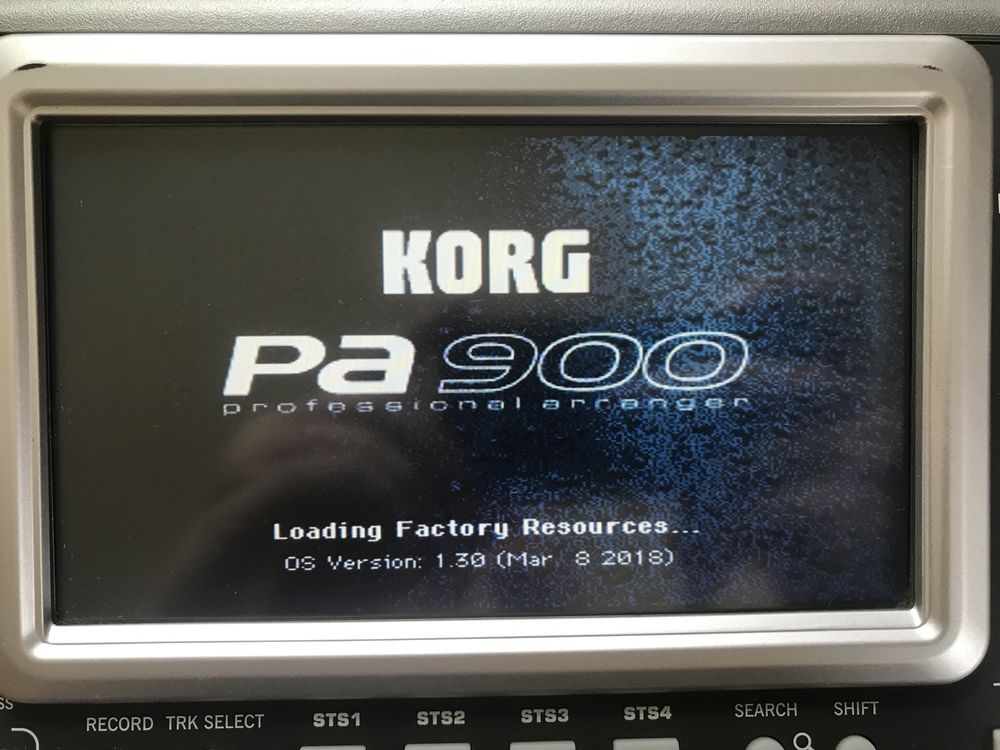 Професійний самограй Korg PA900 з крутим кейсом