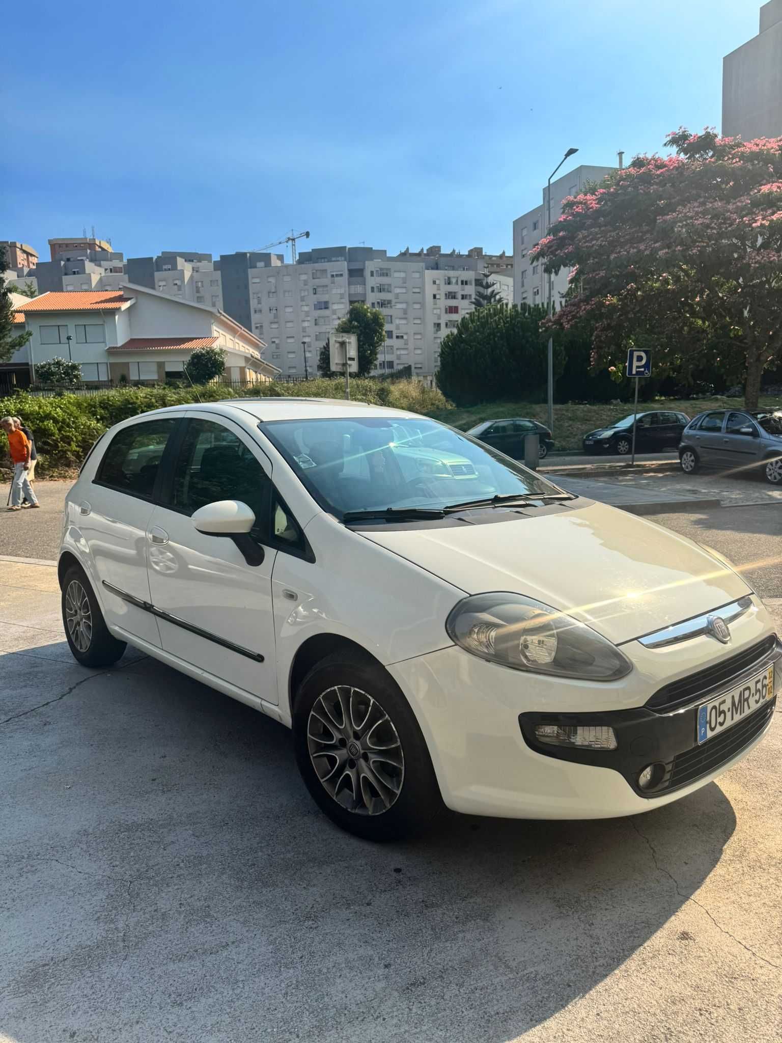 Fiat Punto 2012 – Gasolina + GPL – Muito económico