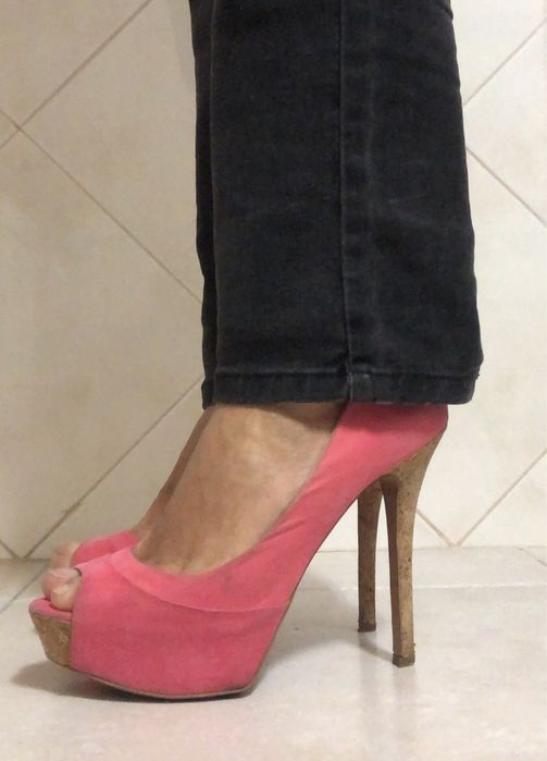 Sapato salto alto Bershka nr 38, coral, salto e sola de cortiça