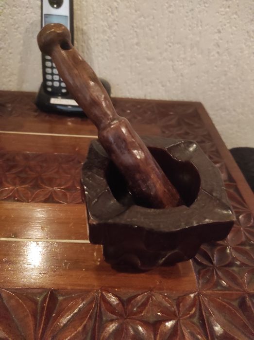 Boneco de pau pretoe peças em Africano