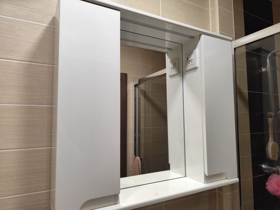 Продам шкафчик с зеркалом в ванную