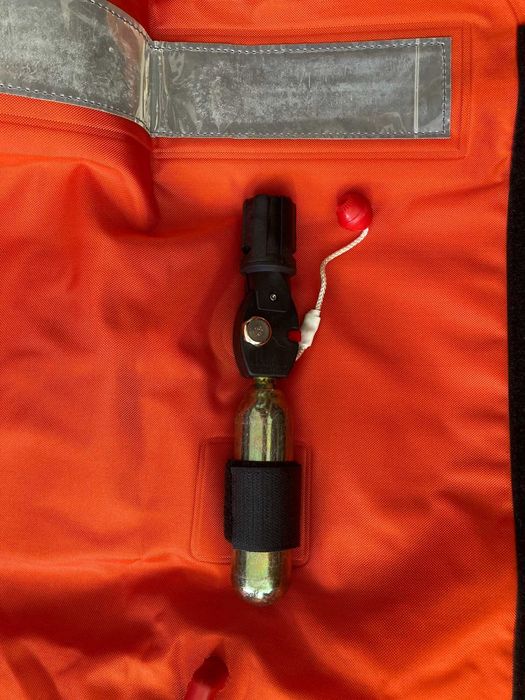 Fato de sobrevivência à prova de água