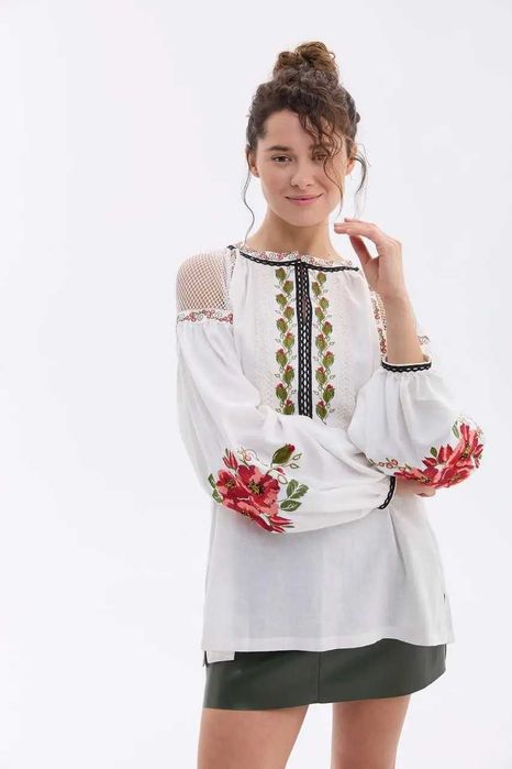 Bluzka ludowa damska lniana z haftem kwiatowym r. XS/S (106 cm)