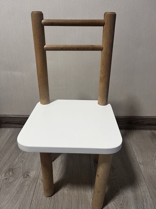 Дитячий стіл з стільчиком