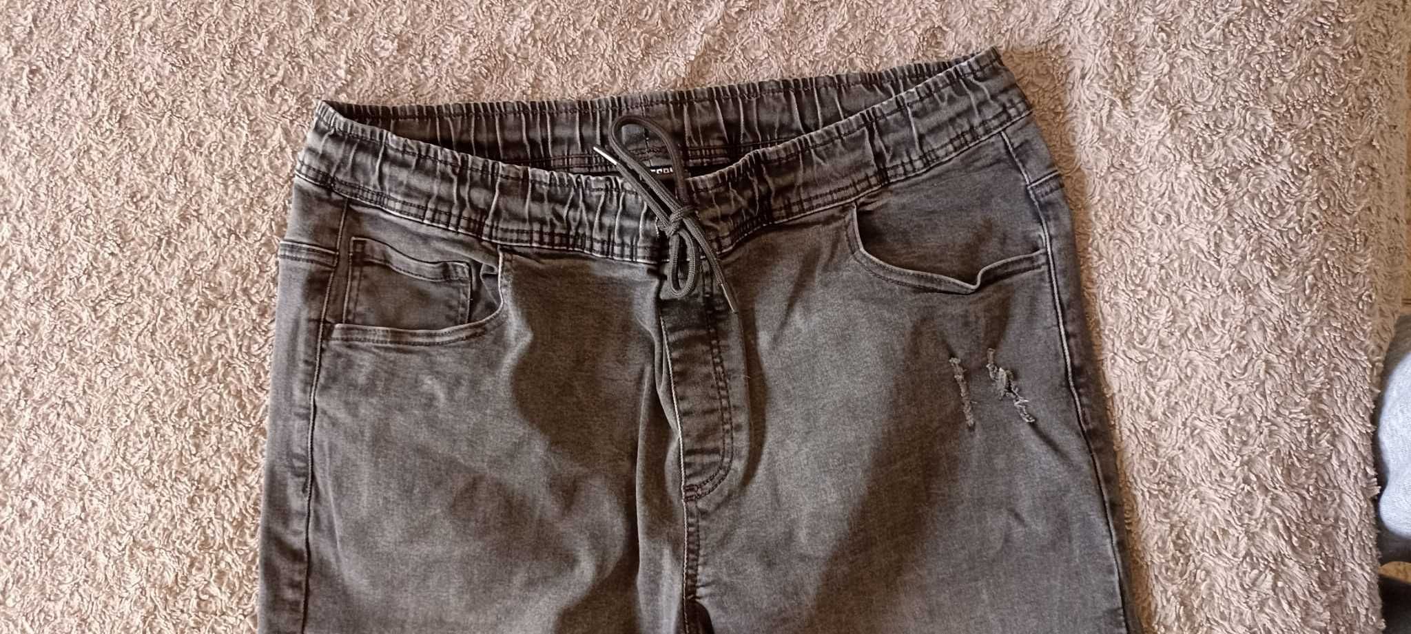 Calças jogger em denim cinza