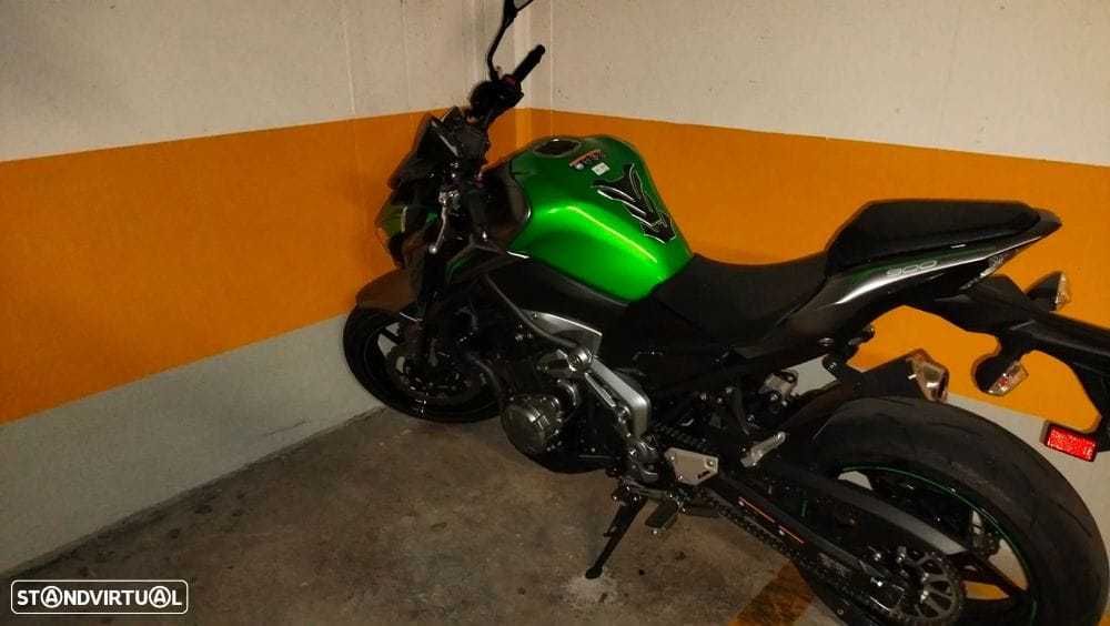 Kawasaki Z900 (como nova)