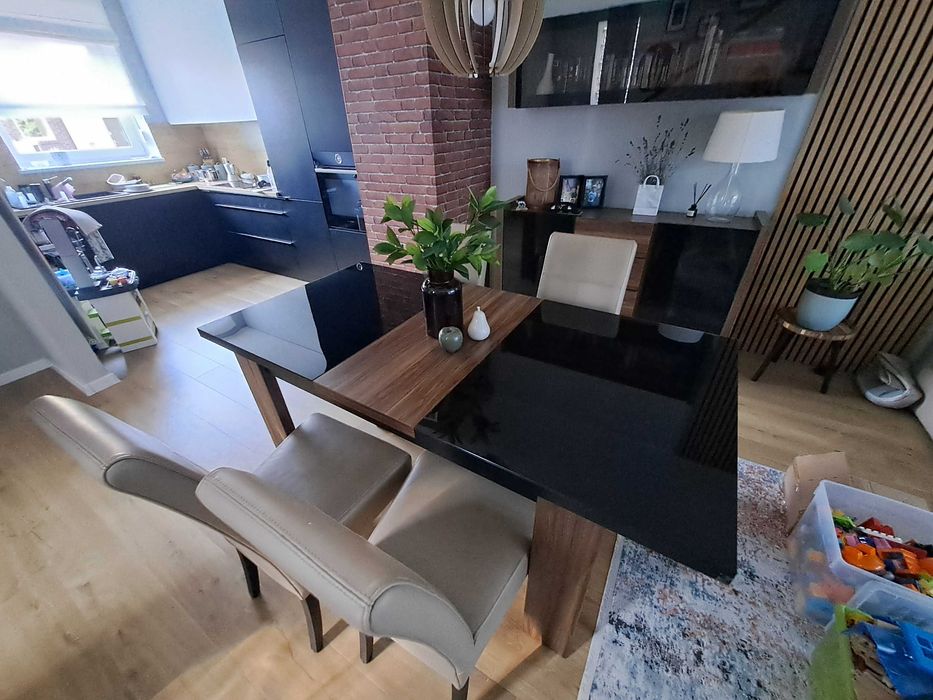 Meble do salonu, stół, krzesła, komoda, witryna, stolik, szafka rtv