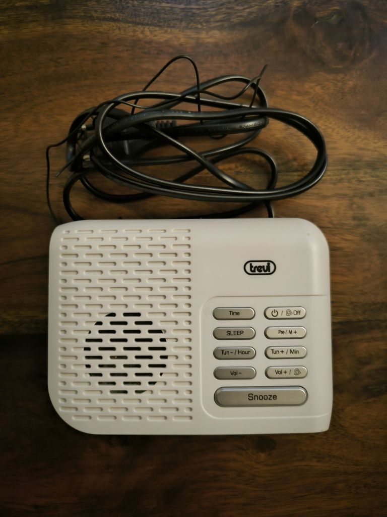 Rádio/Relógio Despertador elétrico Trevi (Também funciona a pilhas)