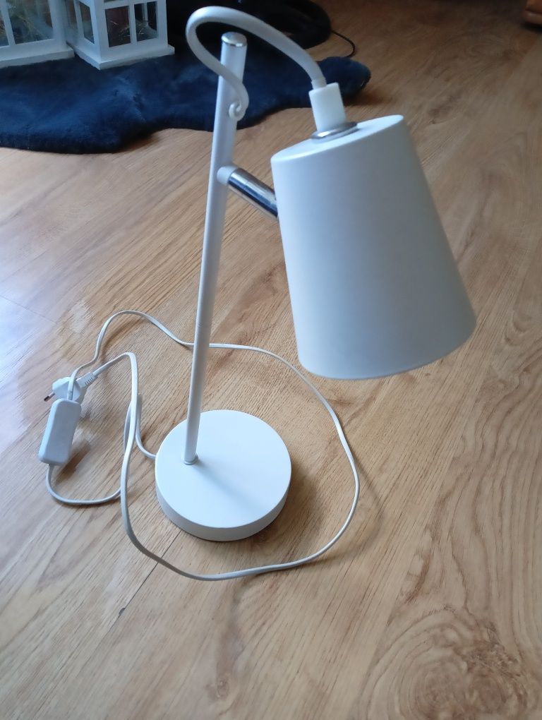 Lampka biurkowa biała