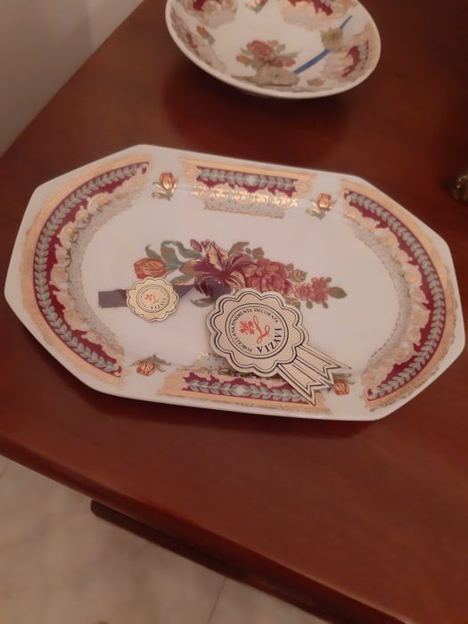 Porcelana de Limoges. Travessa e Concha decorativas.