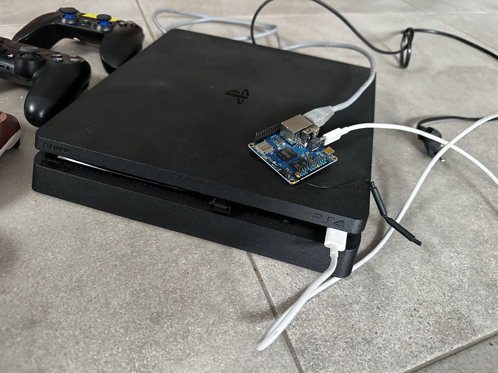 Playstation 4 desblo.keada, 1TB armazenamento com chip interno