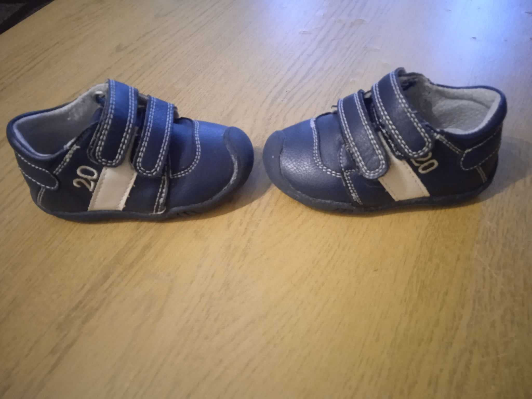 Buty granatowe chłopięce rozm. 18