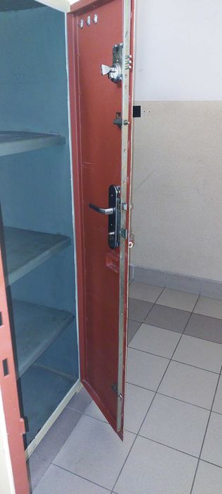 Szafa metalowa/ pancerna na narzędzia/ dokumenty