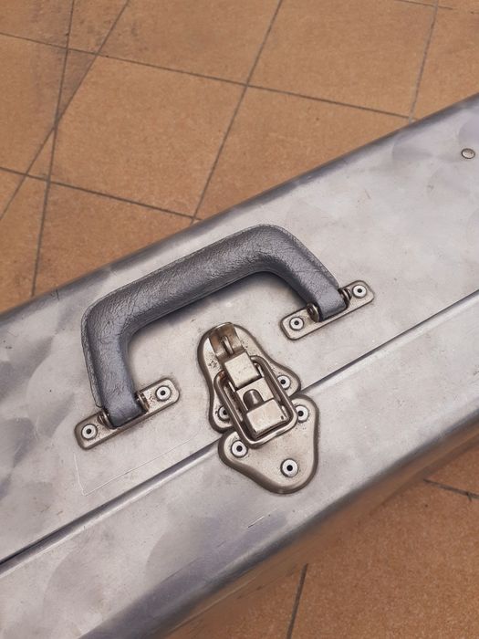 Duża walizka aluminiowa 76x47x19