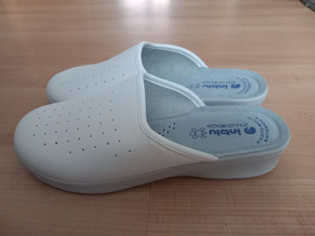 Klapki Inblu sanitarne białe