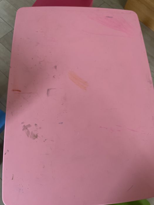 Stolik oraz 3 krzesełka Ikea dla dzieci
