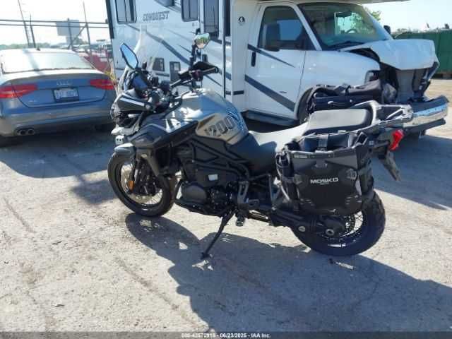 Triumph Motorcycle EXPLORER XCX 2020
