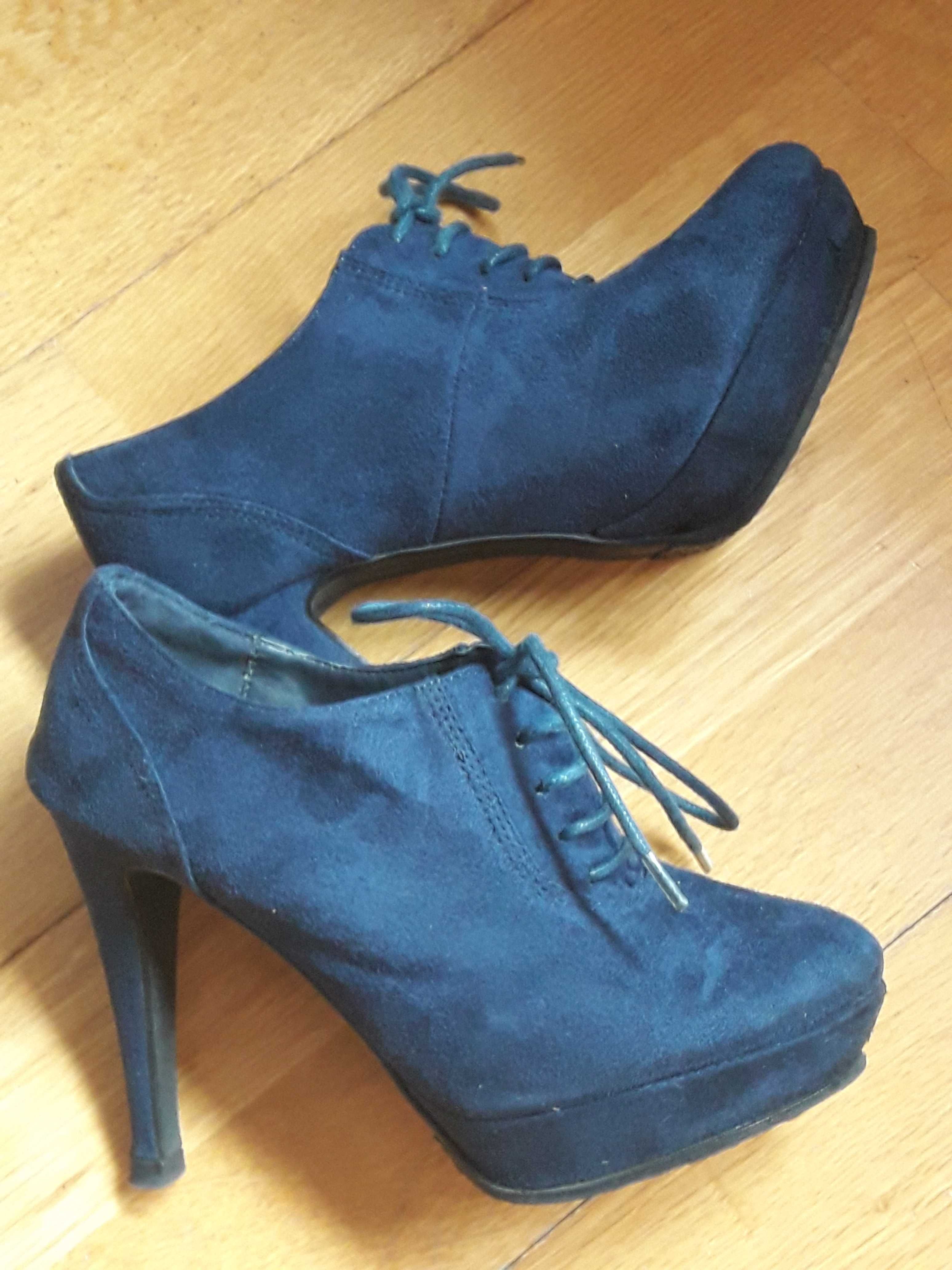 Sapatos em Camurça Azul