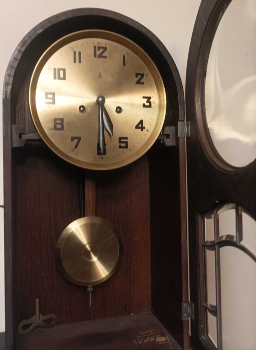 Stary zegar Babka Gustava Beckera