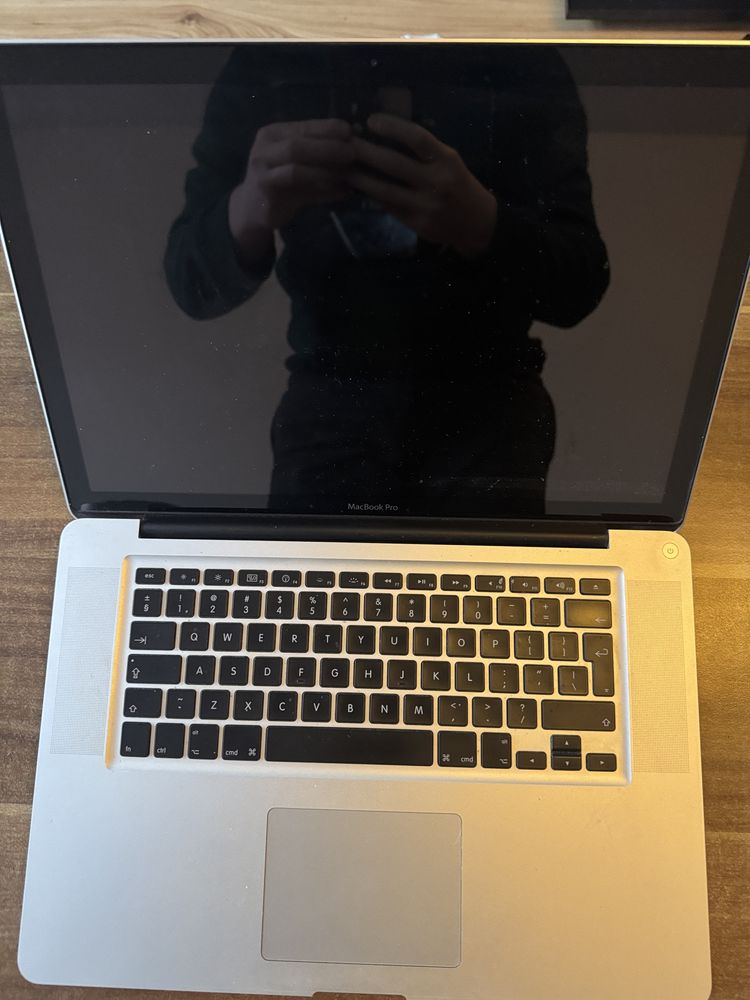 Pro na cześći i do tego dwa etui na laptopy