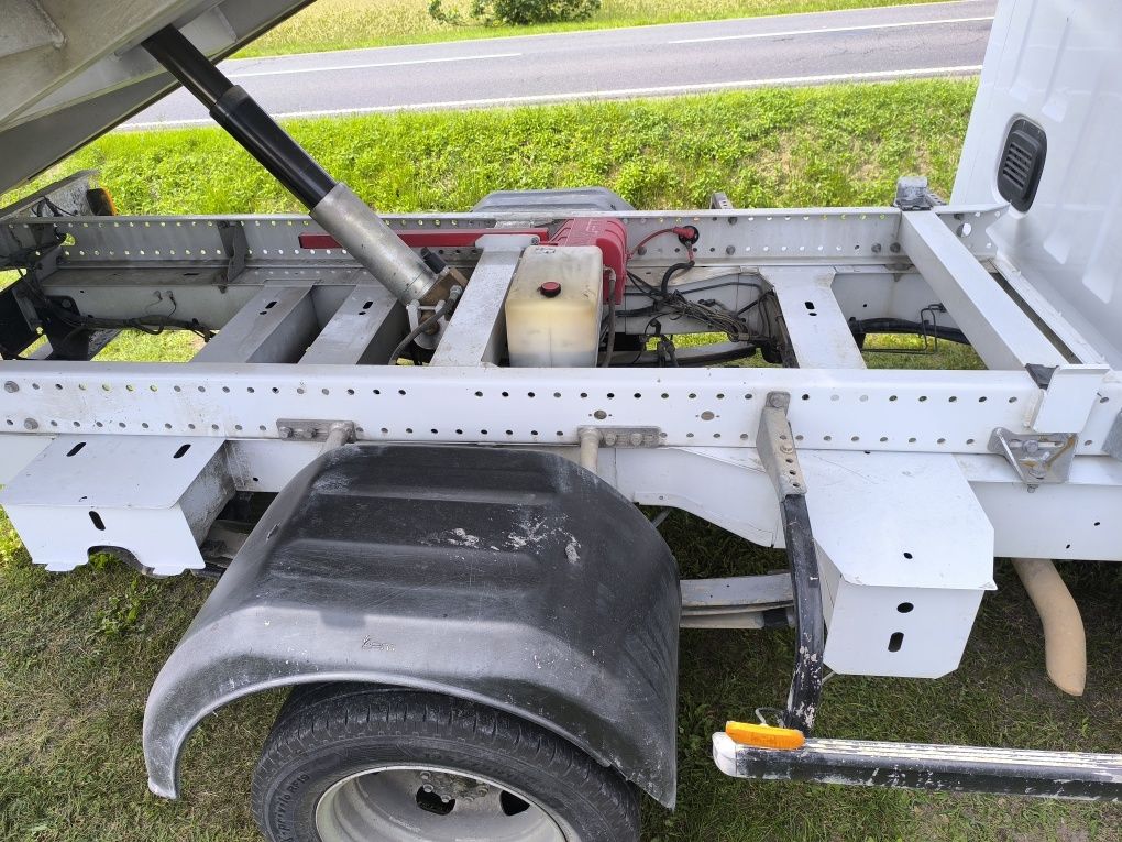 Renault master wywrotka brygadowka 6-osobowa