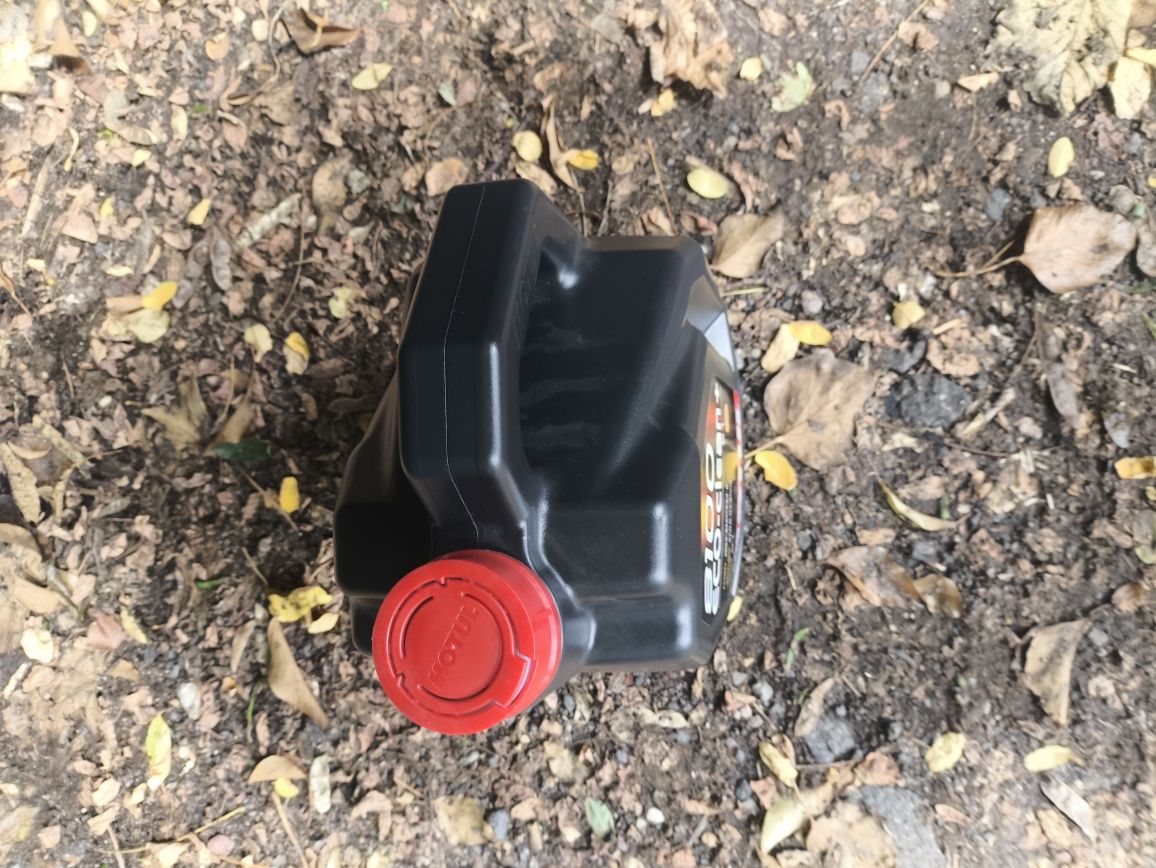 Olej Motul 5W30  5l