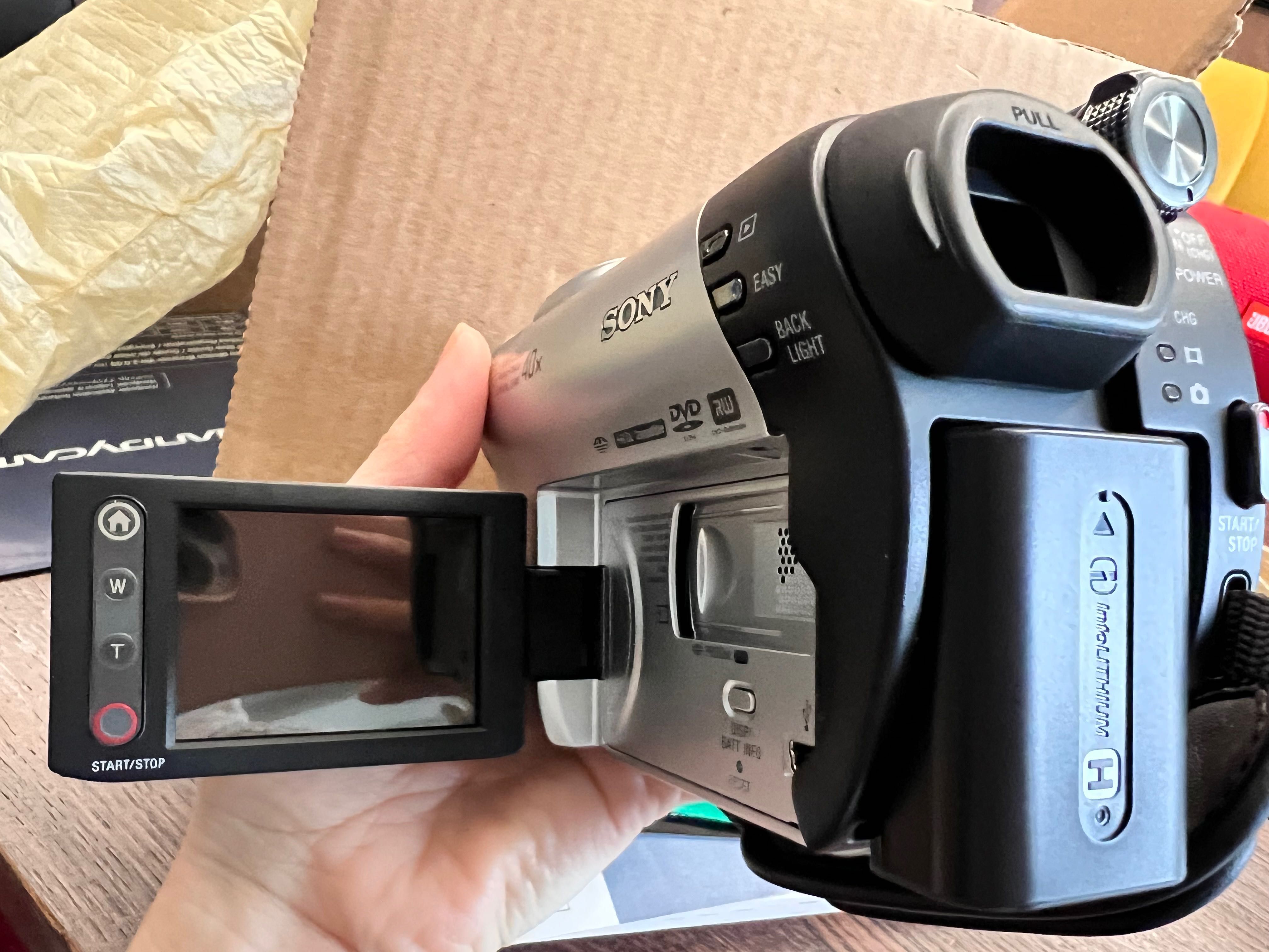 Камера Sony Handycam 40-60x с оптическим зумом