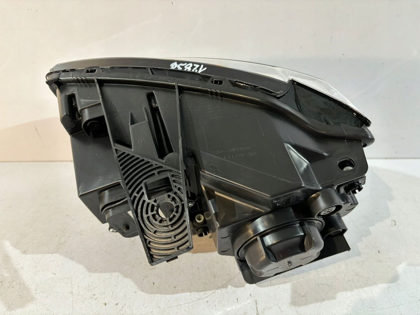 Jeep Grand Cherokee WK2 lampa xenon R   12836