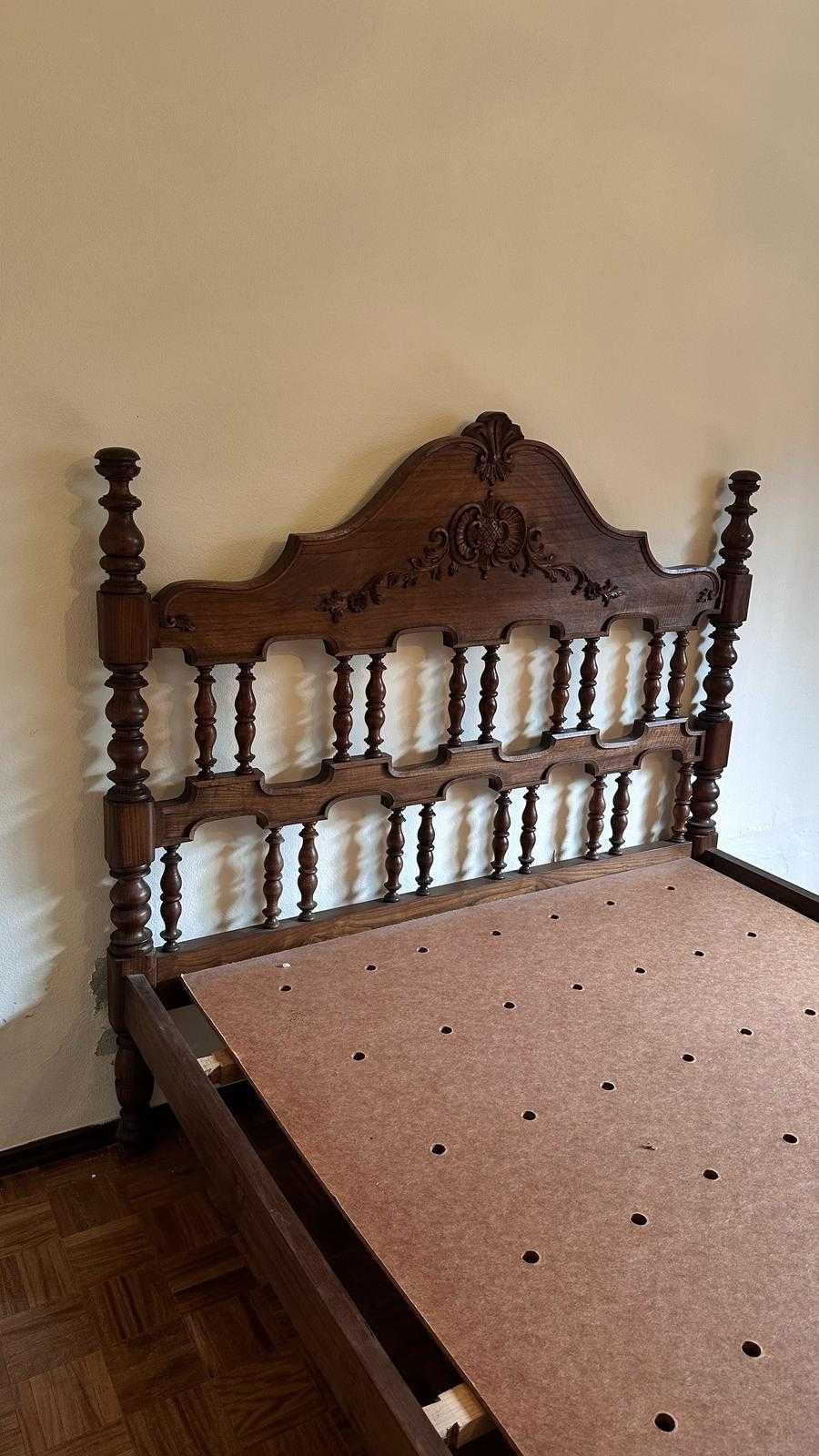 Conjunto de Mobília de Quarto em Madeira Maciça - Excelente Estado