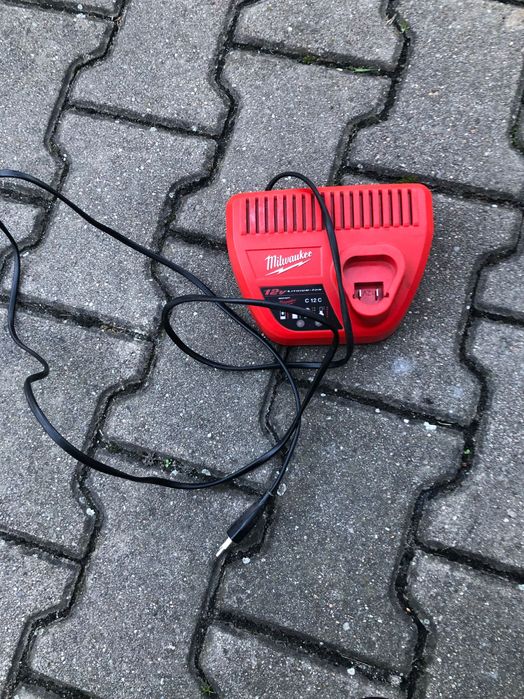 Ładowarka Milwaukee