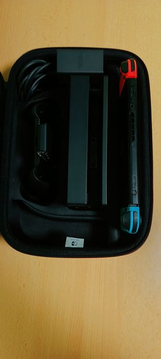 Nintendo swith-futerał,pad,ładowarka