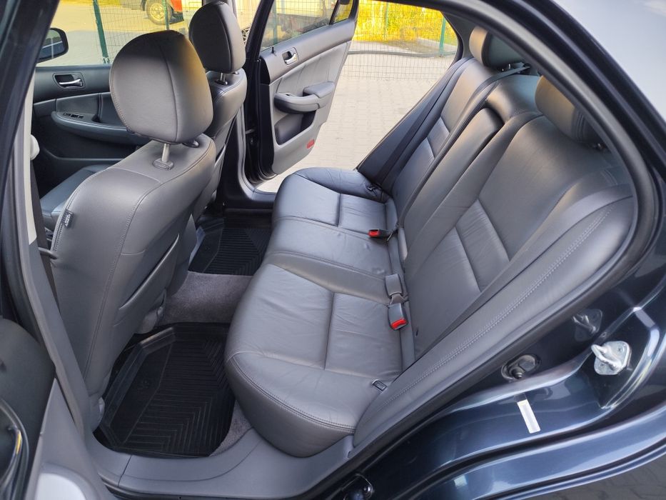 Продам Хонда аккорд гибрид