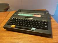 Duas máquinas de escrever antigas (60 por ambas )