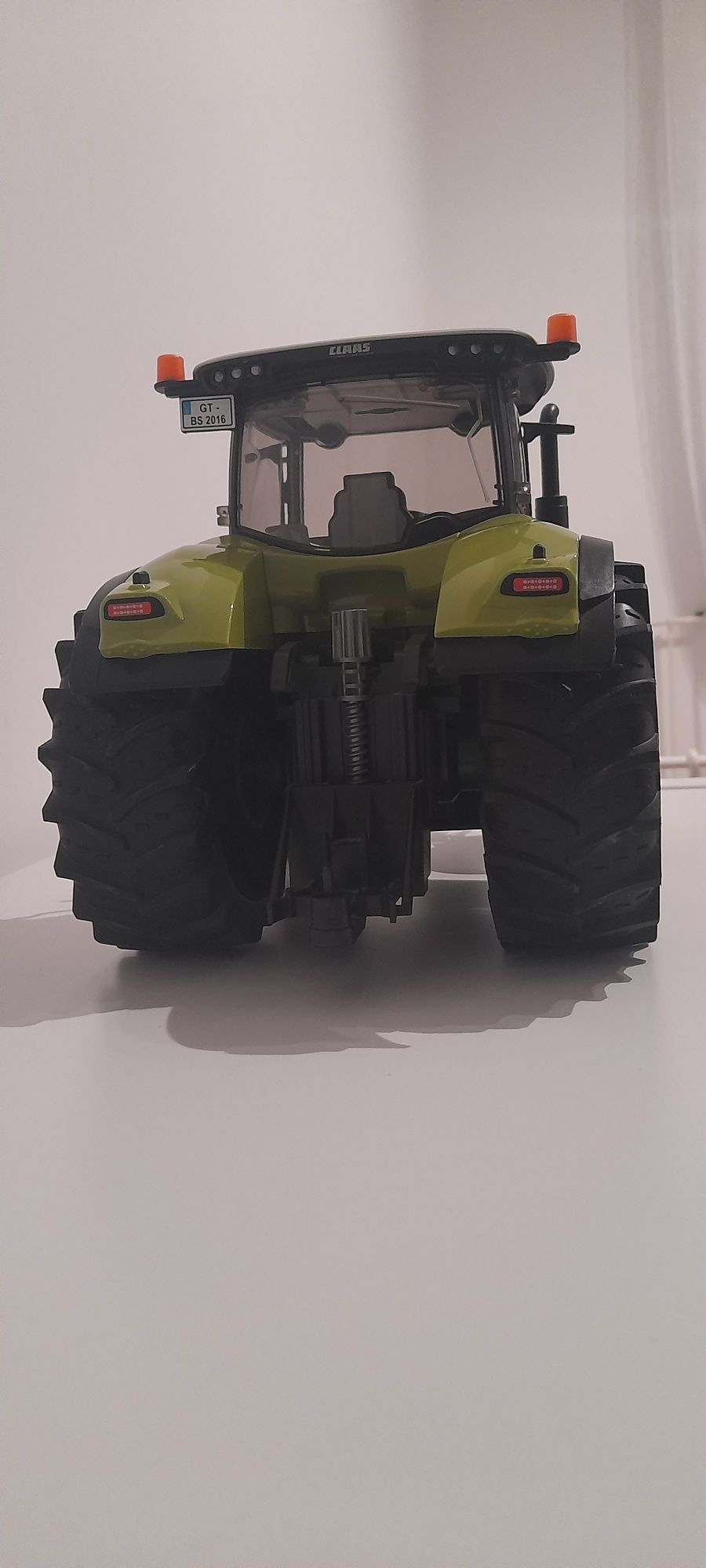 Zabawka Traktor Claas Axion 950 Bruder