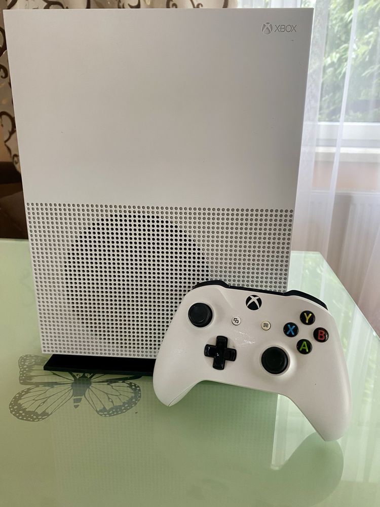 Продам Xbox One S 1 tb !!!