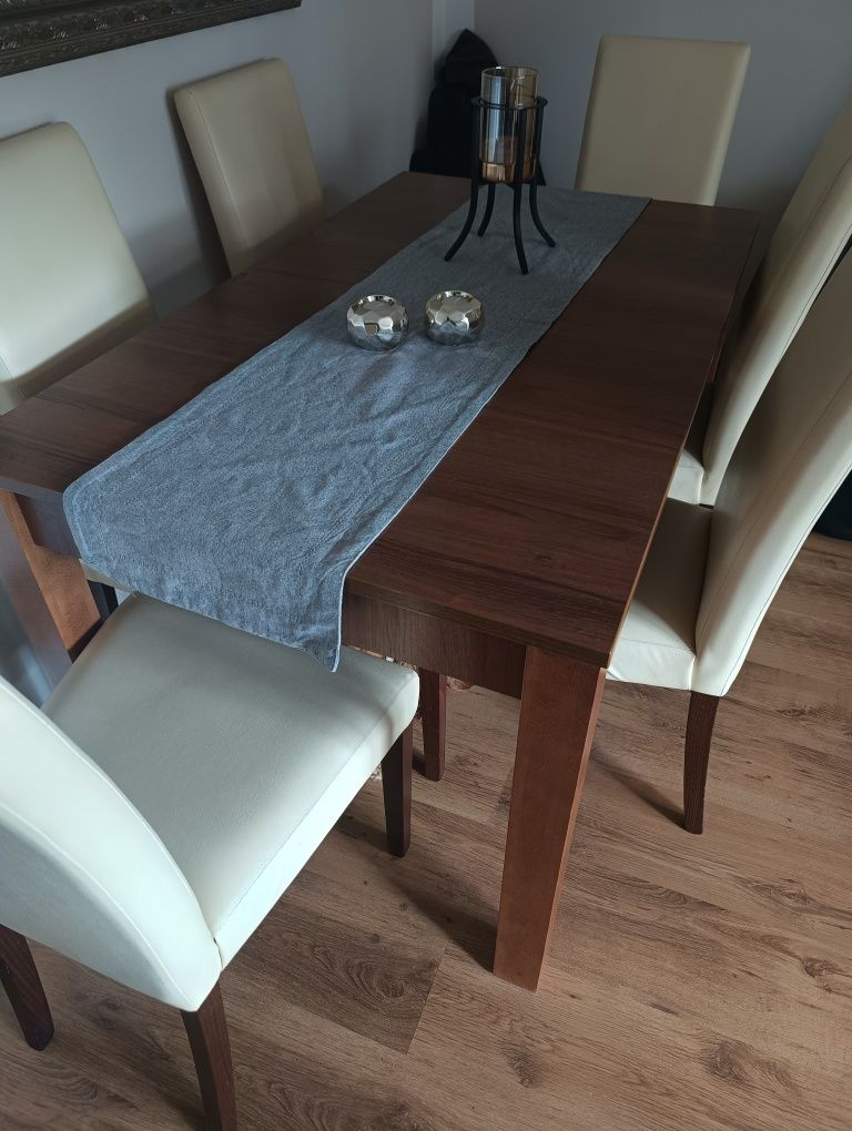 Stół plus 6 krzeseł
