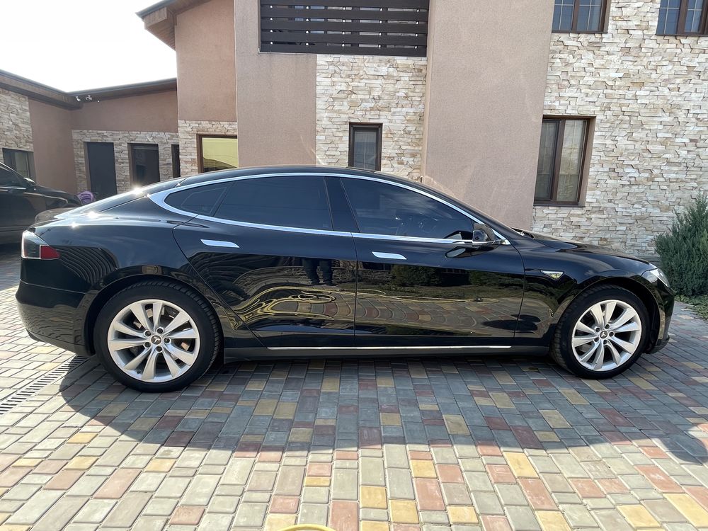 Продам Tesla S60 2014 без ДТП