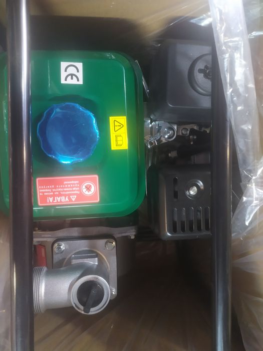 Продам мотопомпа бензиновая Зенит