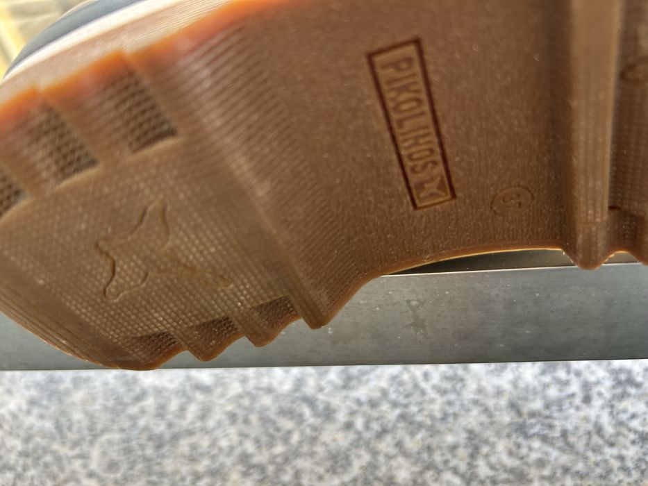 Sapatos pikolinos azuis novos 37