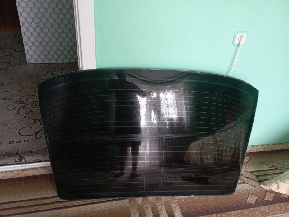 Продам задне стекло BMW E34