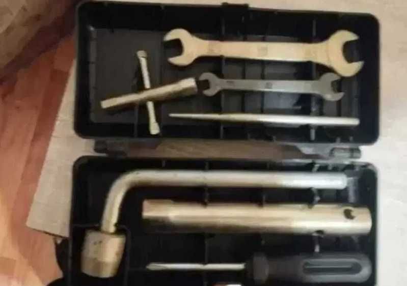 Fiat 126p 125p Polonez zestaw kluczy oryginalny jak nowy idealny