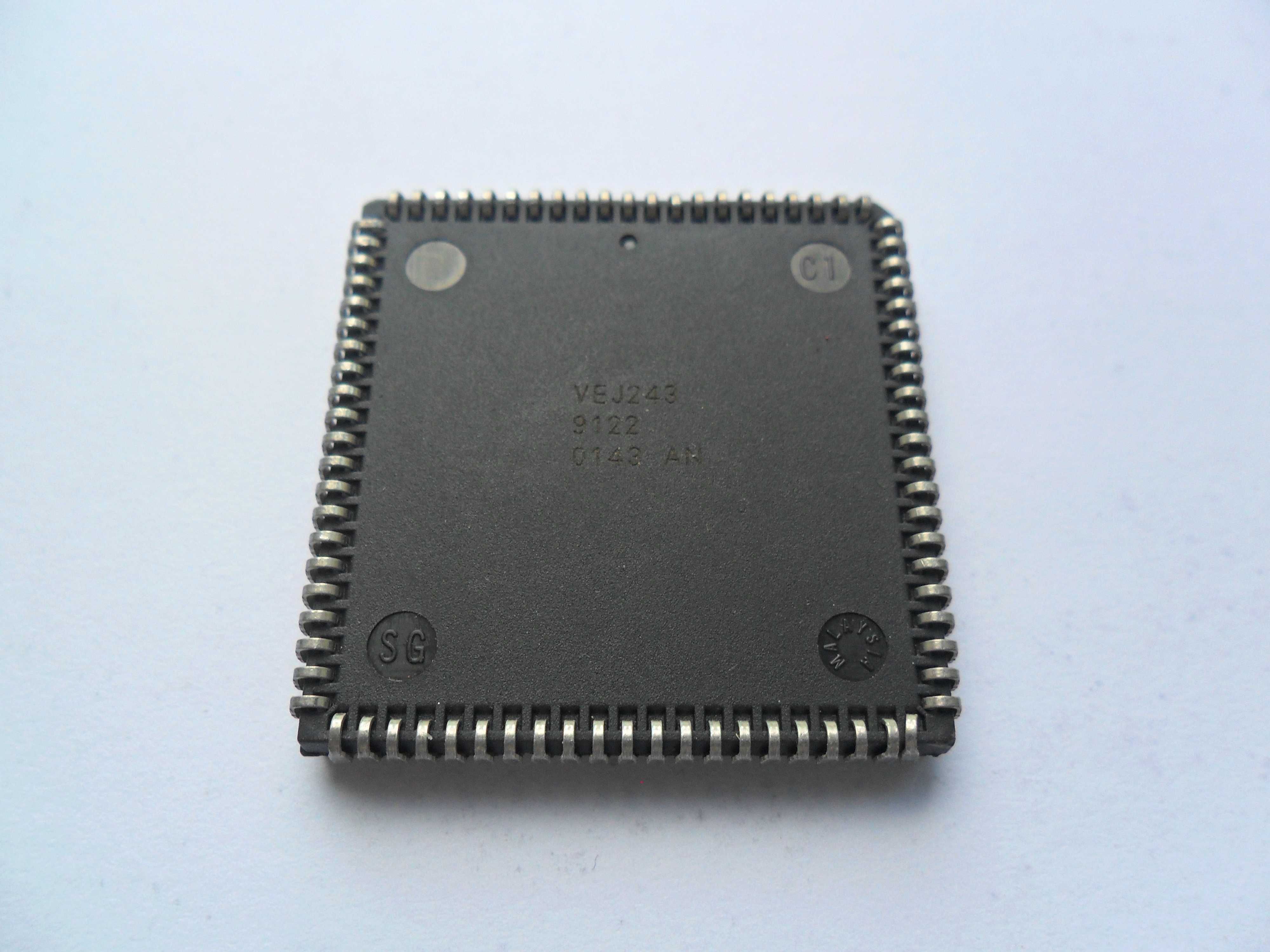 Продам   микросхему ALTERA  EPM 7128 SLC 84-10,  12,  15