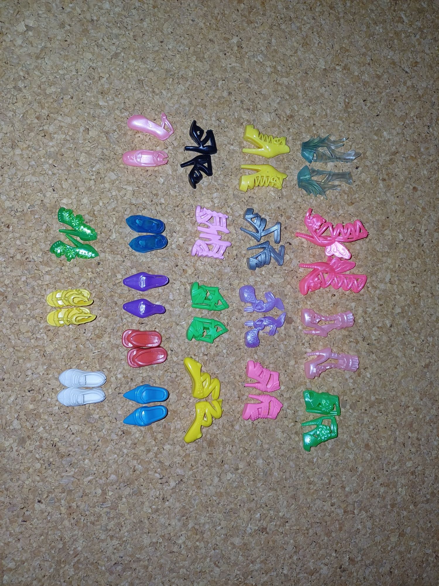 Sapatos para bonecas barbie. Novos. 1,25€ cada
