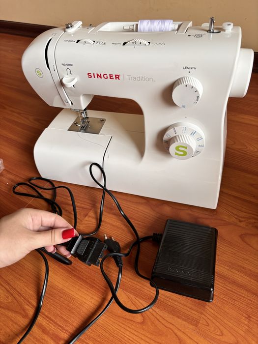 Продам швейную машинку Singer Tradition 2273